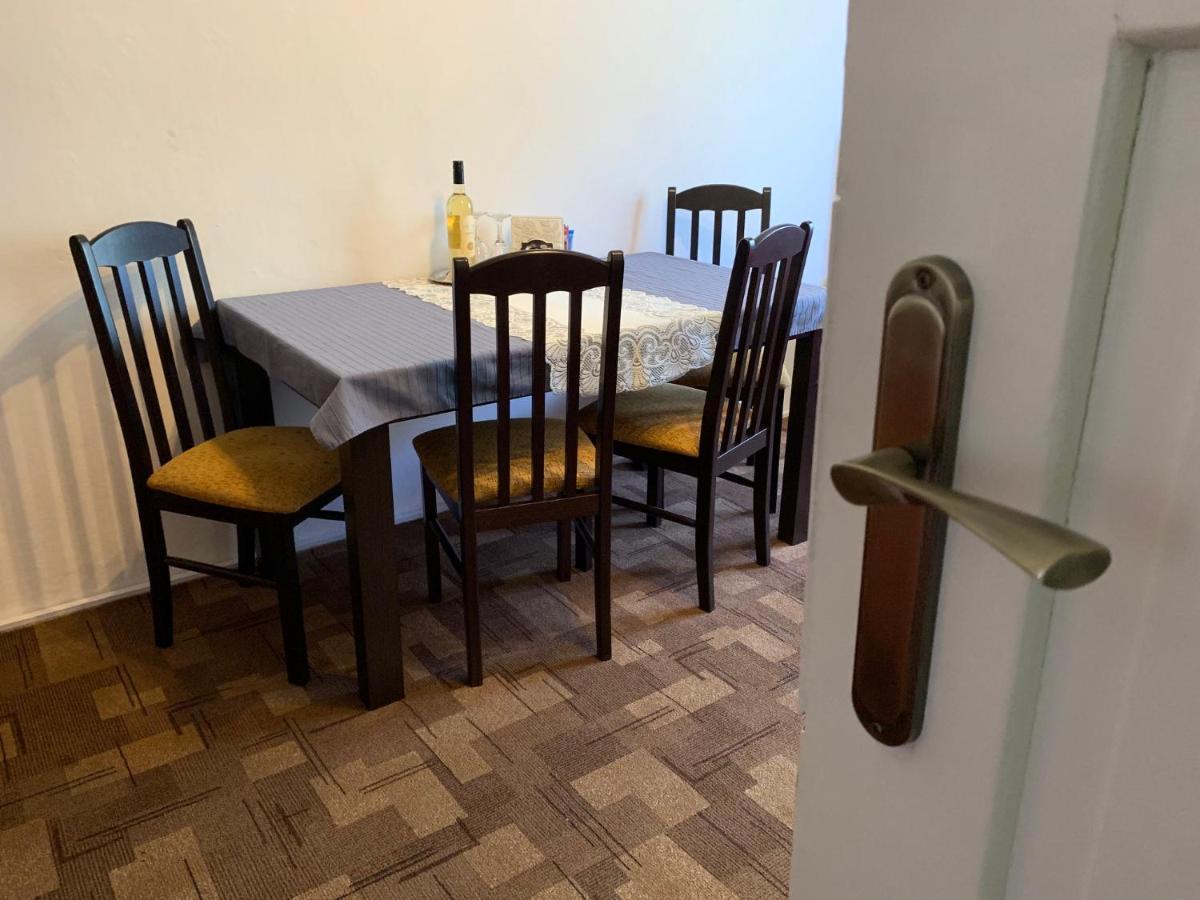 Pod Nachodskym Zamkem Apartment Екстериор снимка