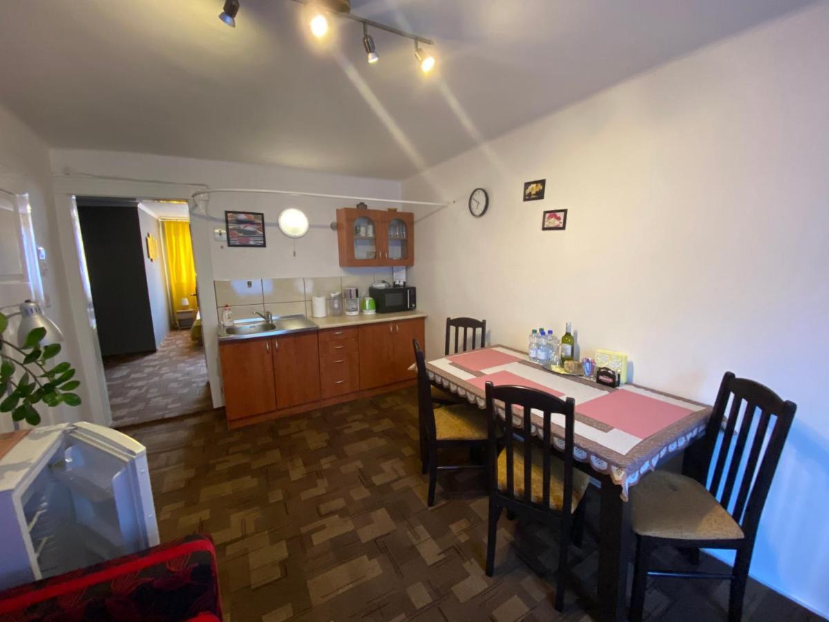 Pod Nachodskym Zamkem Apartment Екстериор снимка