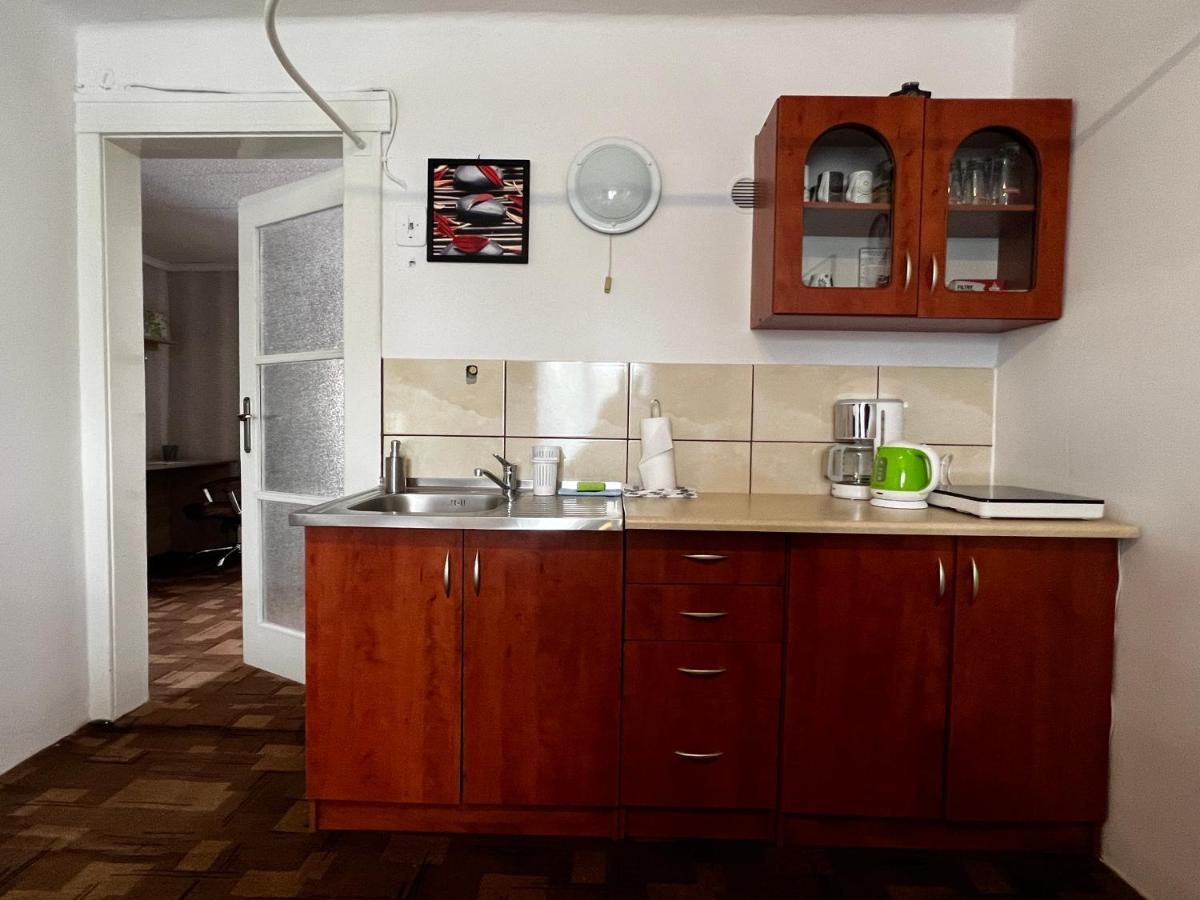Pod Nachodskym Zamkem Apartment Екстериор снимка