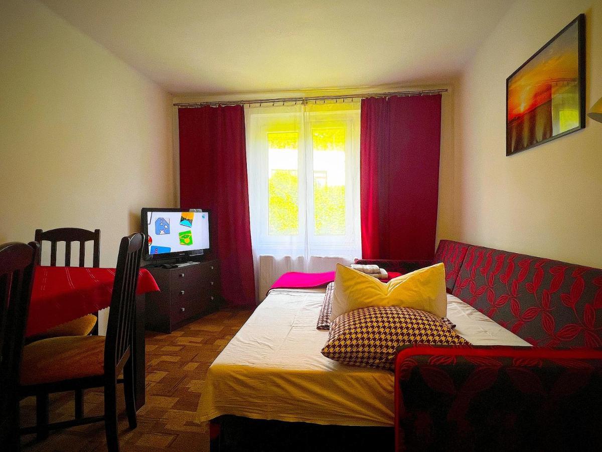 Pod Nachodskym Zamkem Apartment Екстериор снимка