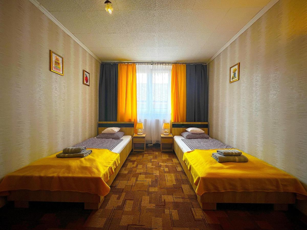 Pod Nachodskym Zamkem Apartment Екстериор снимка
