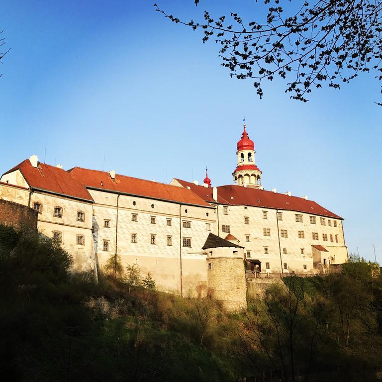 Pod Nachodskym Zamkem Apartment Екстериор снимка